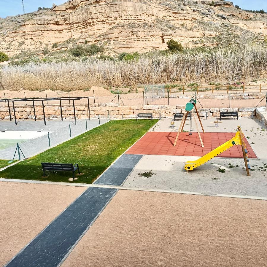 شقة Precioso Piso Monzon Terraza, Parking,Piscina,Zona De Juegos المظهر الخارجي الصورة