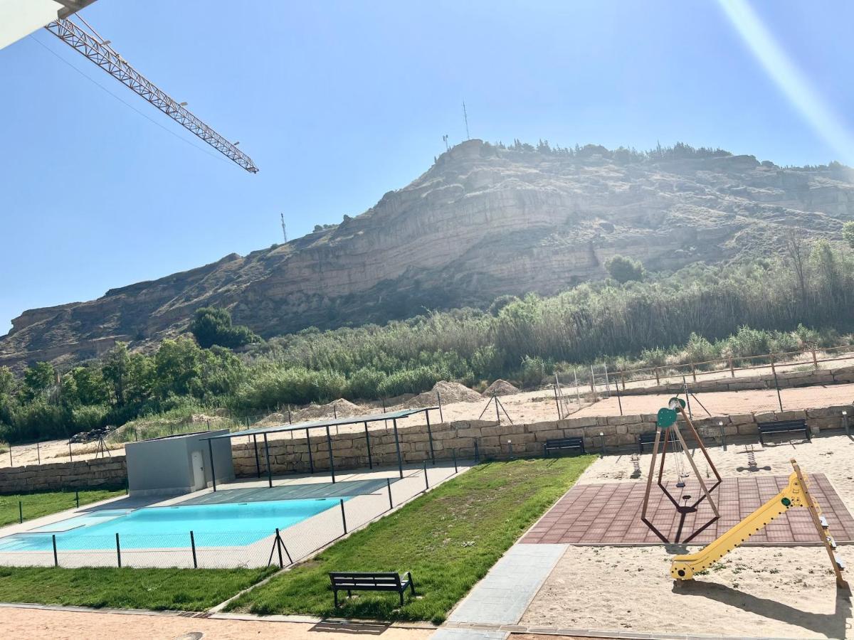 شقة Precioso Piso Monzon Terraza, Parking,Piscina,Zona De Juegos المظهر الخارجي الصورة